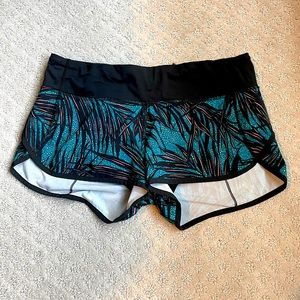 Lululemon shorts size 6